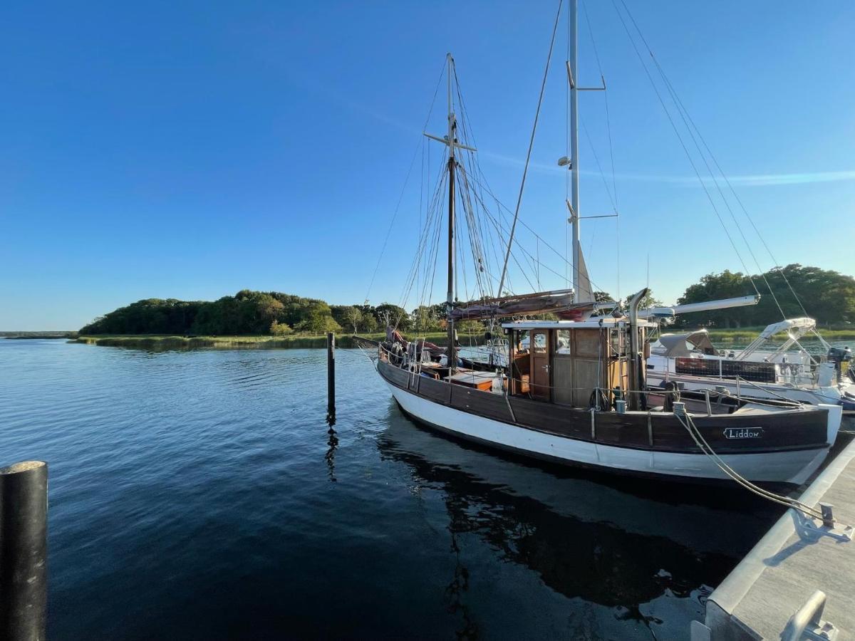 Ruegenferienhaus - Schaprode Hafen ภายนอก รูปภาพ