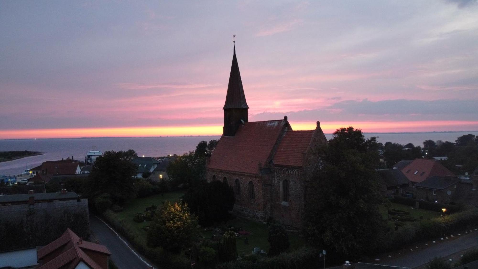 Ruegenferienhaus - Schaprode Hafen ภายนอก รูปภาพ