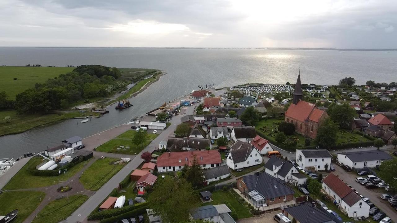 Ruegenferienhaus - Schaprode Hafen ภายนอก รูปภาพ